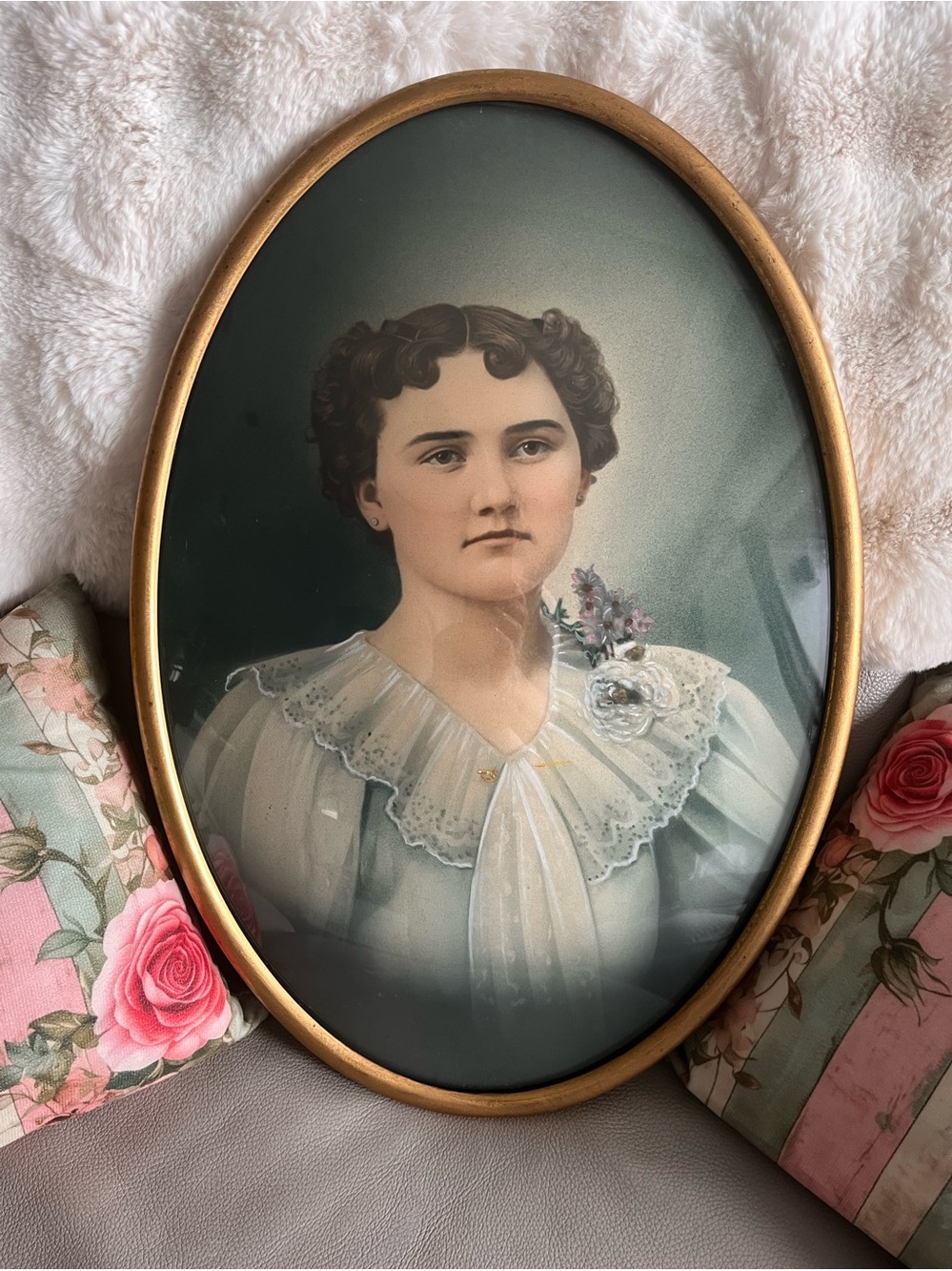 Vintage Oval Portrait Print Lady Gold Tone Metal Frame 20” x 14”
Victorian inspo